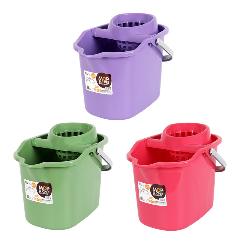 Mop kibiras su ratukais, pasukimo išspaudimo mechanizmas, Storesnė plastika, nusausinimo krepšys; korozijai atsparumo lygis 10, apkrova >10 kg, džiovinimo rodiklis 70–80%