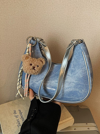 Női alkar-táska, PU anyag, dumpling forma, cipzáros nyitás, belső cipzáros zseb, poliészter bélés