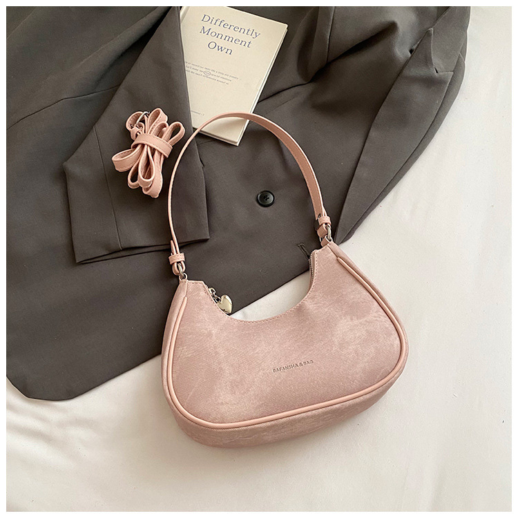 Női alkar-táska, PU anyag, dumpling forma, cipzáros nyitás, belső cipzáros zseb, poliészter bélés