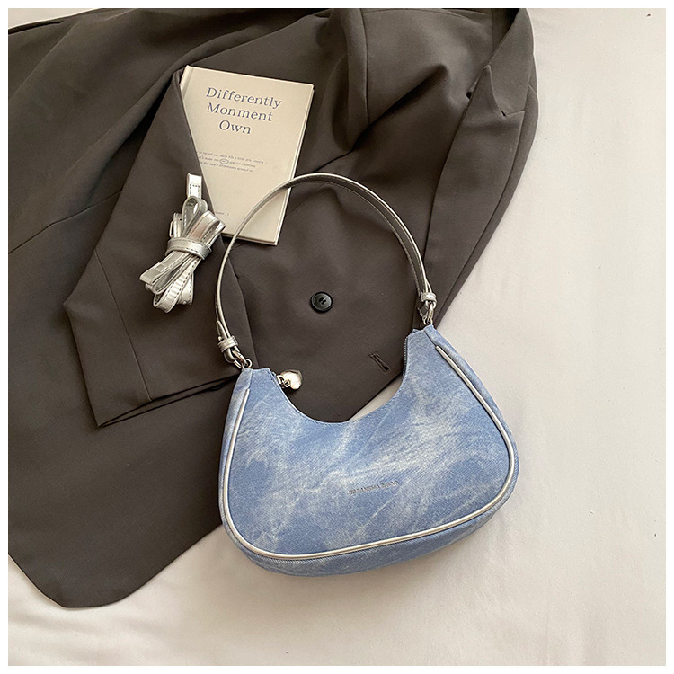 Női alkar-táska, PU anyag, dumpling forma, cipzáros nyitás, belső cipzáros zseb, poliészter bélés