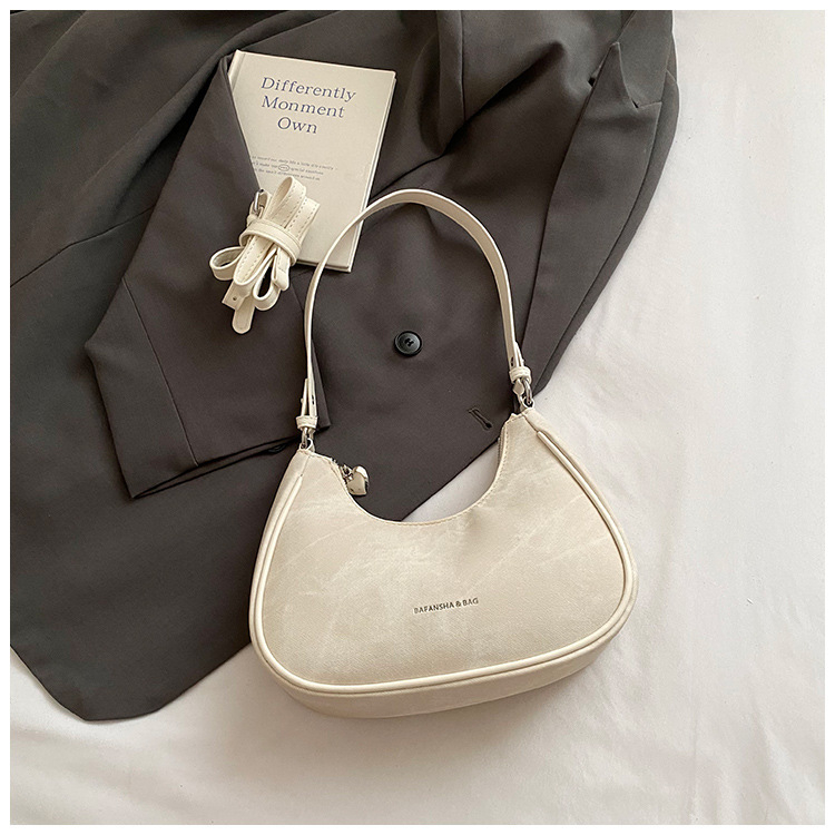 Női alkar-táska, PU anyag, dumpling forma, cipzáros nyitás, belső cipzáros zseb, poliészter bélés