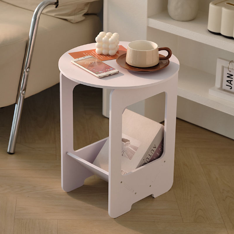 Europos stiliaus kavos staliukas su saugykla, kvadratinės formos kampas, viršutinė plokštė iš medžio-plastiko, medinis rėmas, be dažų, surinkimas reikalingas