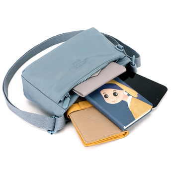 Colorful Fox női crossbody táska — Nylon, városi minimalist stílus, horizontális négyzet alakú forma, cipzár