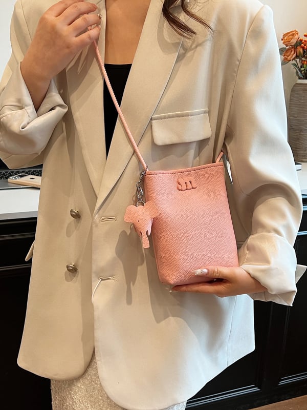 Geantă crossbody din PU, stil street-fashion, formă verticală pătrată, închidere magnetică, buzunare interne pentru telefon și ID