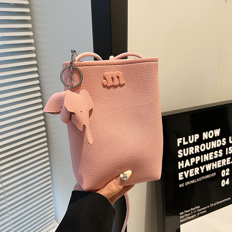 Geantă crossbody din PU, stil street-fashion, formă verticală pătrată, închidere magnetică, buzunare interne pentru telefon și ID