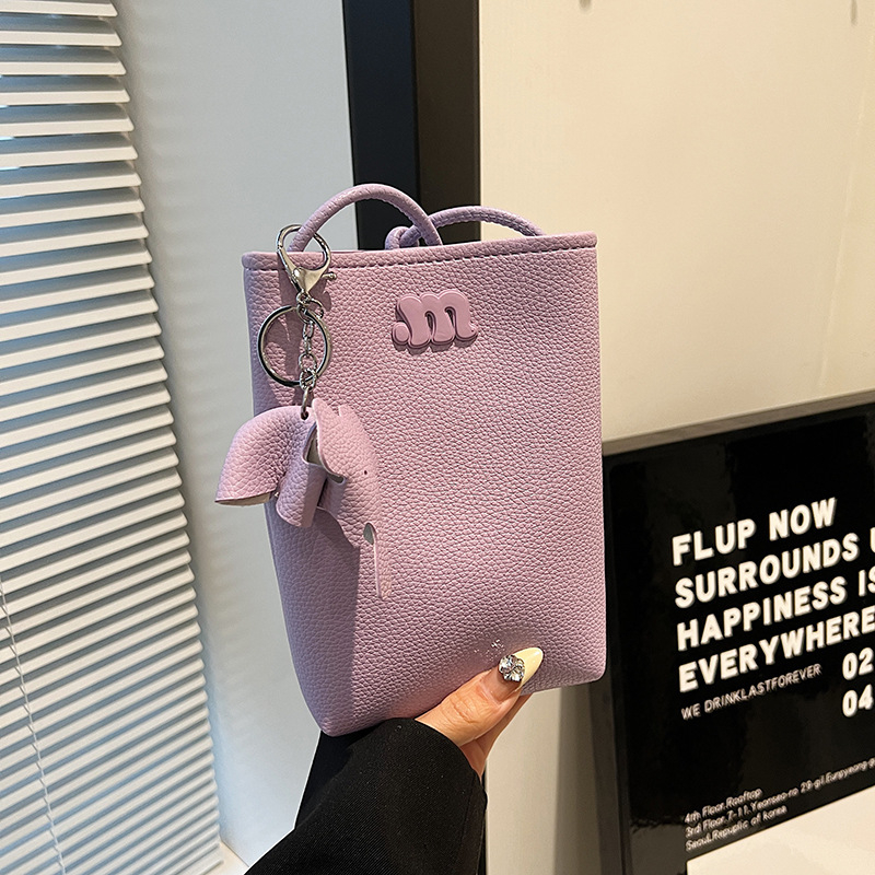 Geantă crossbody din PU, stil street-fashion, formă verticală pătrată, închidere magnetică, buzunare interne pentru telefon și ID
