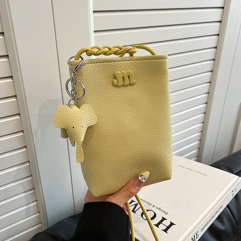 Geantă crossbody din PU, stil street-fashion, formă verticală pătrată, închidere magnetică, buzunare interne pentru telefon și ID