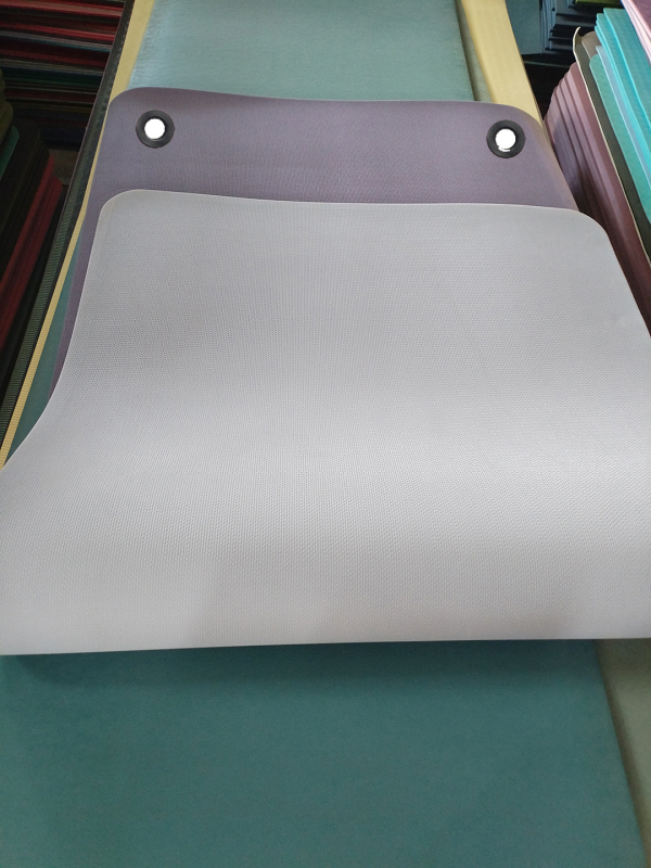 Jógová podložka so zavesiteľným úložným priestorom (Materiál: TPE; Hrúbka: 6 mm; Hmotnosť: 1200 g)