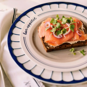 Порцеланова чиния – модерна простота; подходяща за хотели и бизнес хранене; Микровълнова съвместимa; персонализиране възможно; печат на лого наличен (Порцелан; Модерен минималистичен дизайн; Микровълнова съвместимa; Персонализиране възможно; Печат на лого 