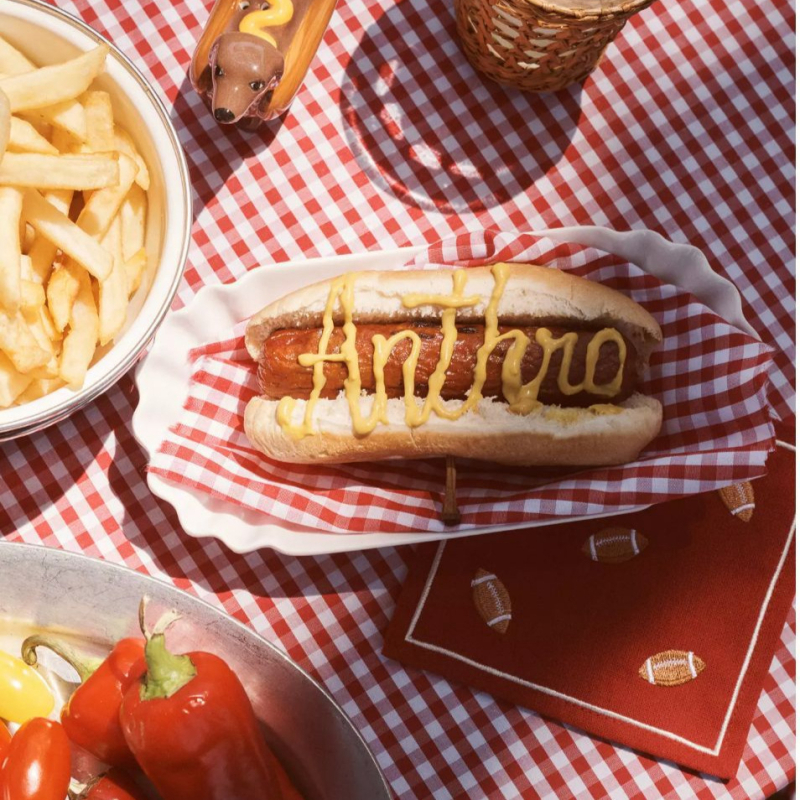 Порцеланова чиния – модерна простота; подходяща за хотели и бизнес хранене; Микровълнова съвместимa; персонализиране възможно; печат на лого наличен (Порцелан; Модерен минималистичен дизайн; Микровълнова съвместимa; Персонализиране възможно; Печат на лого 