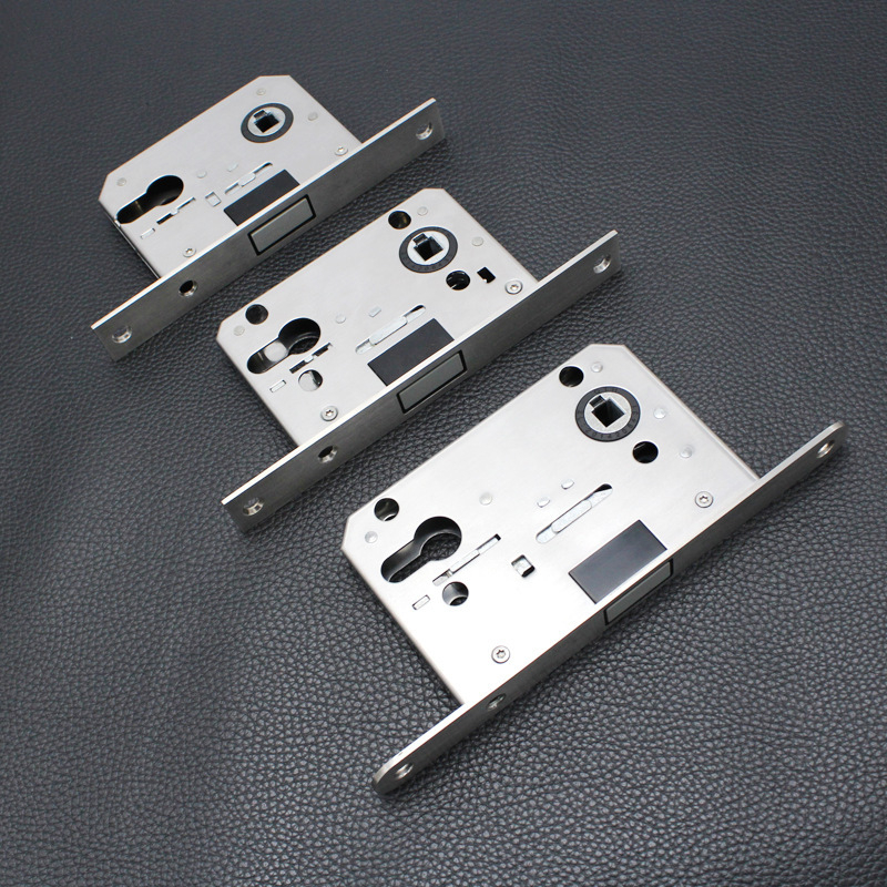 Korpus zámku z nehrdzavejúcej ocele, model RML-35, neviditeľná magnetická jazýček, rozstup otvorov 55×72 mm, vhodný pre drevené dvere