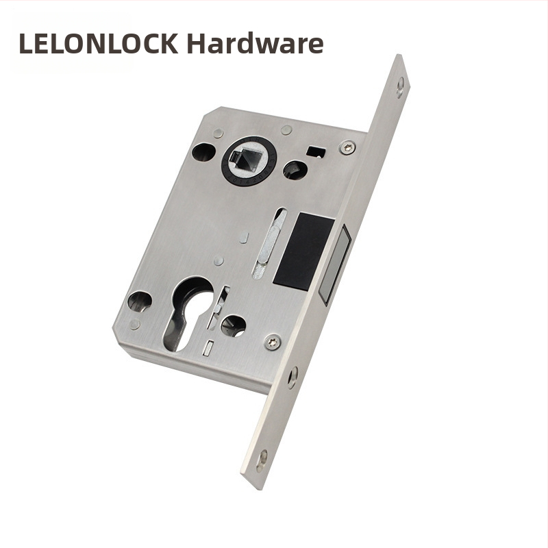 Nerūsējošā tērauda slēdža korpuss, modelis RML-35, neredzama magnētiskā lūpa, caurumu attālums 55×72 mm, piemērots koka durvīm