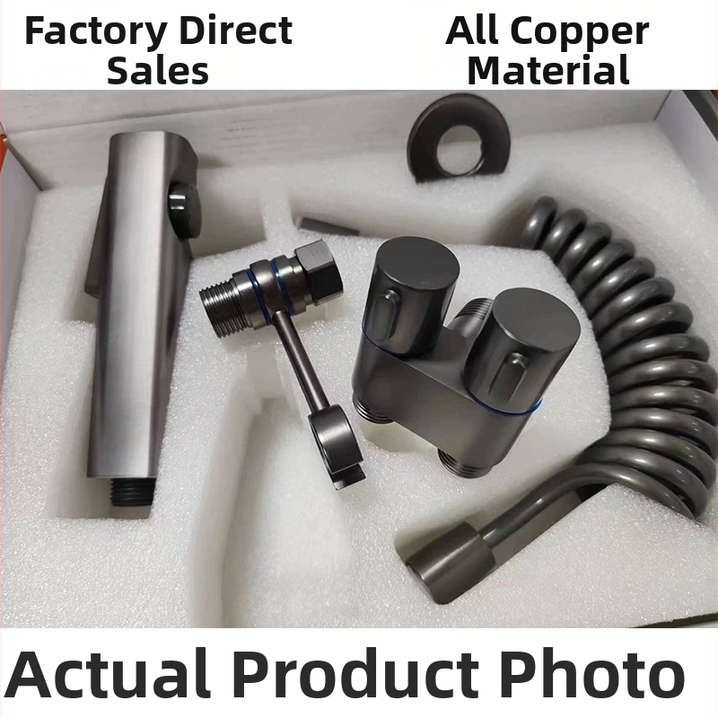 Sprchová pištoľ na WC s funkciou jedného vstupu a dvoch výstupov, vysoký tlak, mosadzné telo, montáž s gombom, model 1123