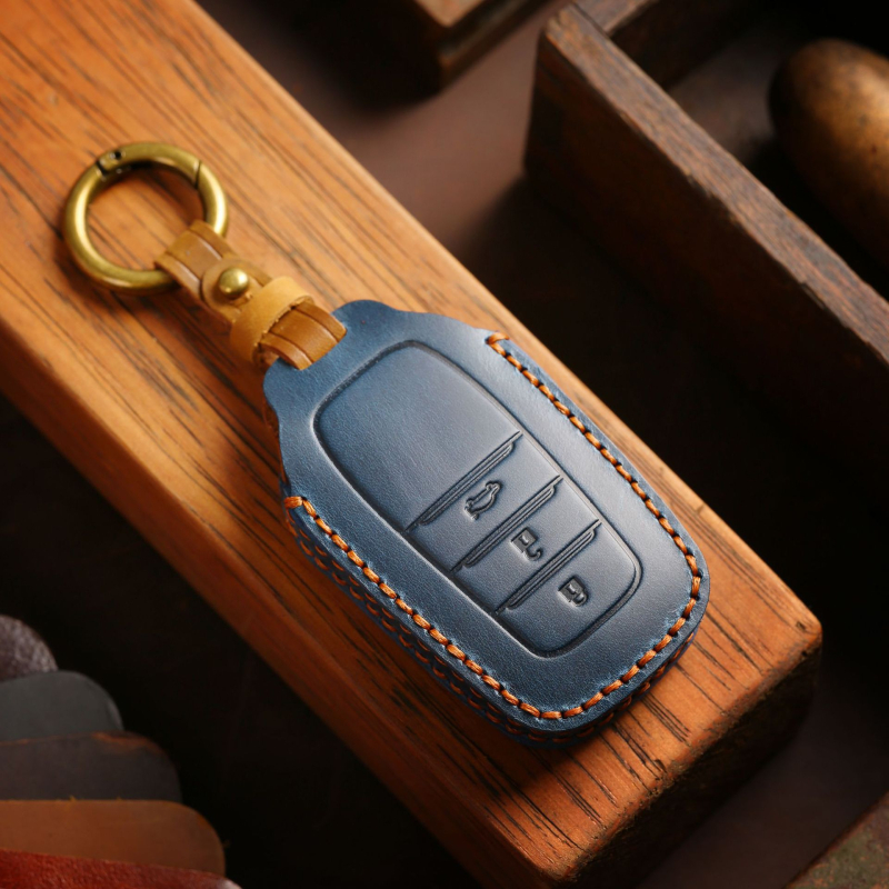 Auto võtmeümbris – Topeltõmblus, lehma nahk; Sobib Toyota Corolla, Avalon, Camry, C-HR, Levin, RAV4; Bränd hallmo