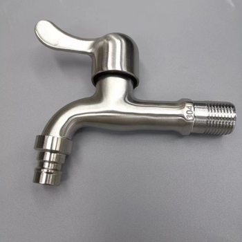 Nástený kohútik z nehrdzavejúcej ocele 304, Leverton 14572 – brúsený povrch, montáž do steny, 0–90°C, tlak 0,8 MPa, priemer sedadla 20 mm