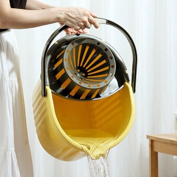 Plastmasas spainis mopam ar atdalāmu nosusināšanas grozu, bezkontakta izspiešana, pastiprināta konstrukcija, nosusināšanas līmenis 80-90%