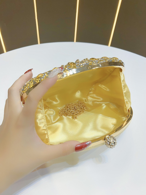 Rhinestone napraforgó bankett táska, luxus és elegáns, kompakt crossbody kézitáska gyémánt-díszítéssel, poliészter anyag, cylindrikus forma, háromdimenziós kialakítás, záró, belső zsebek telefonhoz és azonosítóhoz