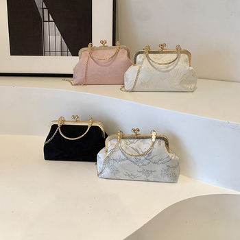 PU školjkasta torbica s klips otvorom, poliester podstava, džep za telefon, jedna naramenica, ulični stil