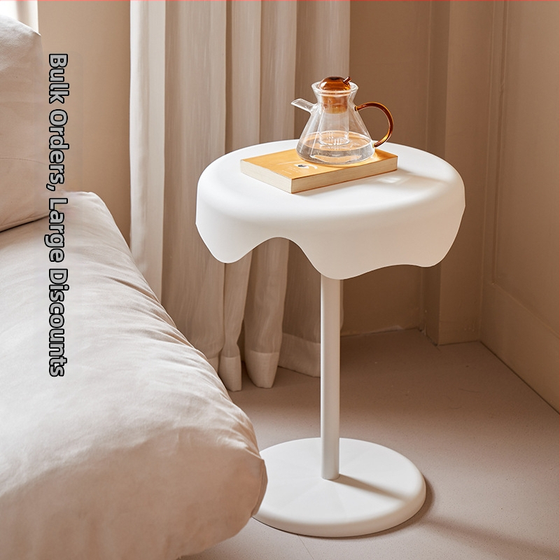 Šoninis staliukas 112 – aukštos kokybės plastikas, surinktas, šiuolaikiškas minimalistinis stilius, tinkamas svetainei, miegamajam, studijai, biurui, prekinis ženklas Vickers Blue