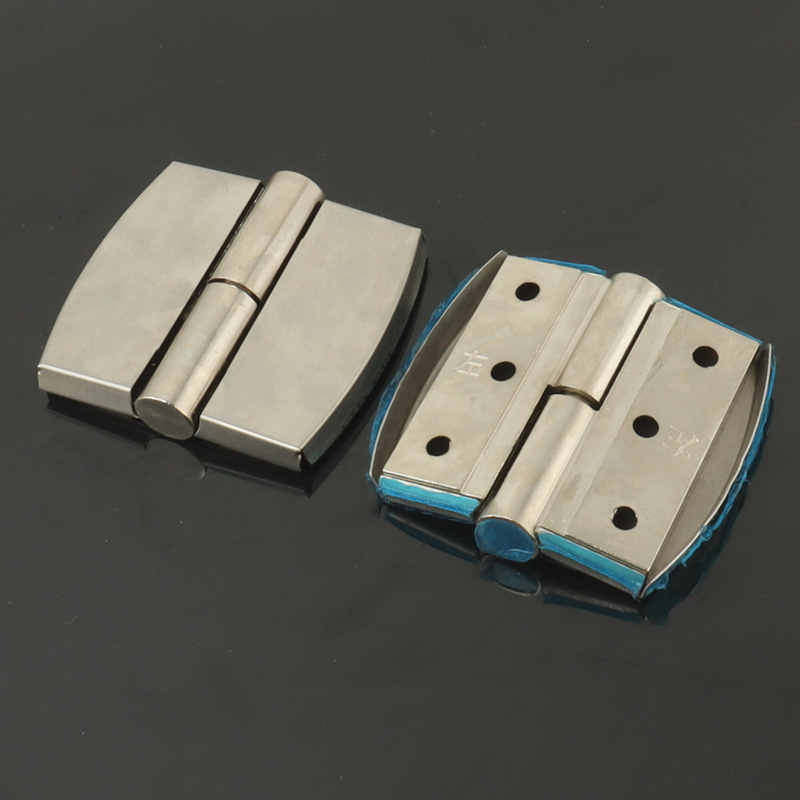 Balama din oțel inoxidabil pentru separatoare de toalete publice — finisaj periat, închidere automată și balama detașabilă cu ridicare — Soweigu