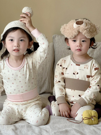 Gyermekek meleg pamut alsónemű készlet őszi-téli időszakra, két rész (felső és alsó), rugalmas anyag, magas derék a has védelméért, kényelmes hálóruha