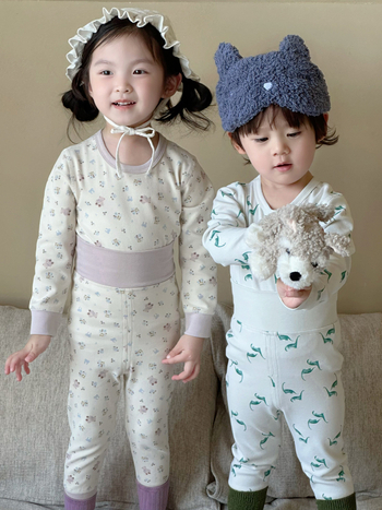 Gyermekek meleg pamut alsónemű készlet őszi-téli időszakra, két rész (felső és alsó), rugalmas anyag, magas derék a has védelméért, kényelmes hálóruha