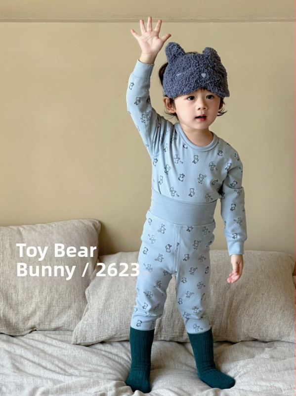 Vaikų šilto medvilnės komplektas rudens–žiema, dvi dalys (viršus ir apačia), elastingas audinys, aukštas liemuo skrandžio apsaugai, miego drabužiai