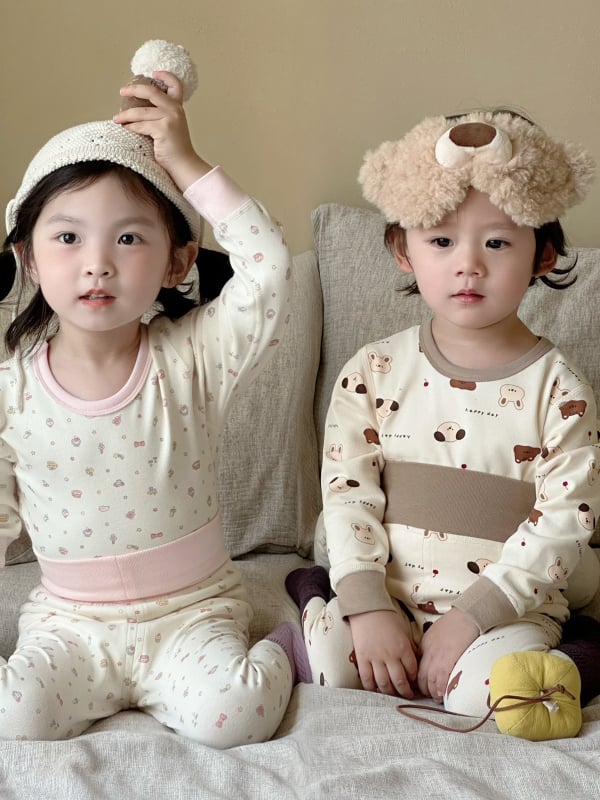 Gyermekek meleg pamut alsónemű készlet őszi-téli időszakra, két rész (felső és alsó), rugalmas anyag, magas derék a has védelméért, kényelmes hálóruha