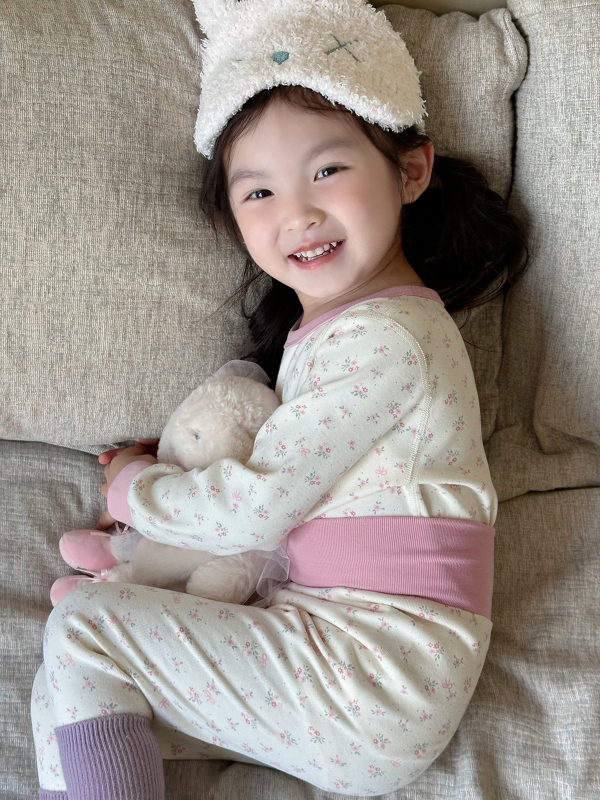 Gyermekek meleg pamut alsónemű készlet őszi-téli időszakra, két rész (felső és alsó), rugalmas anyag, magas derék a has védelméért, kényelmes hálóruha