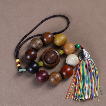 Дървена автомобилна висулка с мъниста от сандалово дърво – етно ретро стил, полирана, пролет 2023 г.