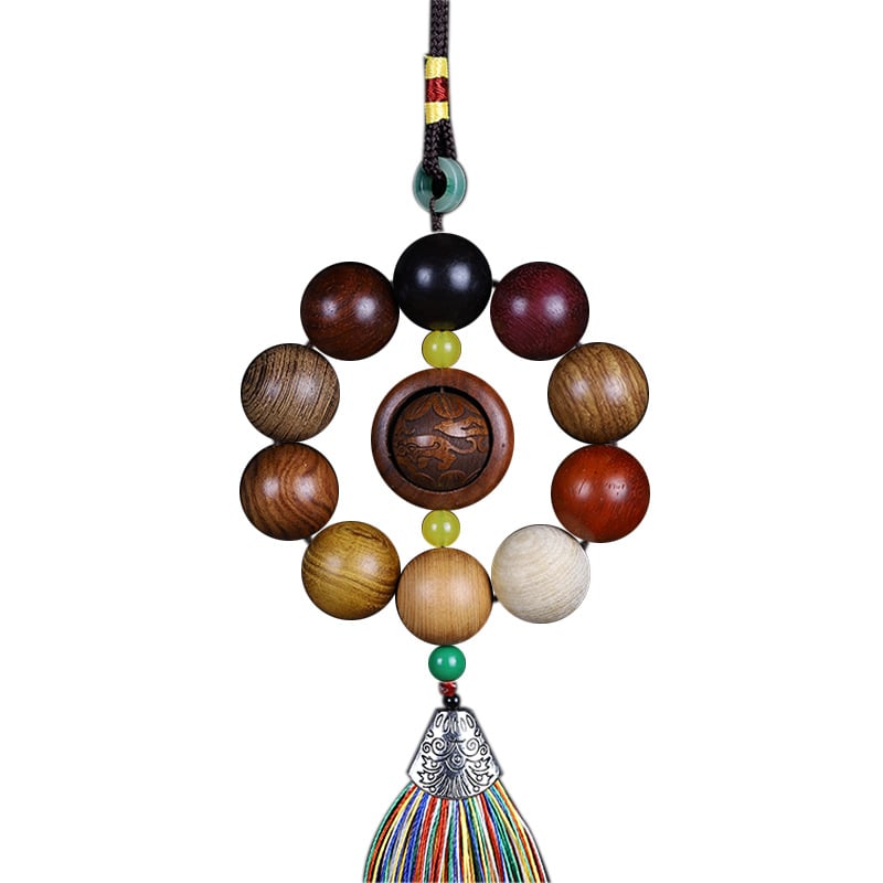 Дървена автомобилна висулка с мъниста от сандалово дърво – етно ретро стил, полирана, пролет 2023 г.