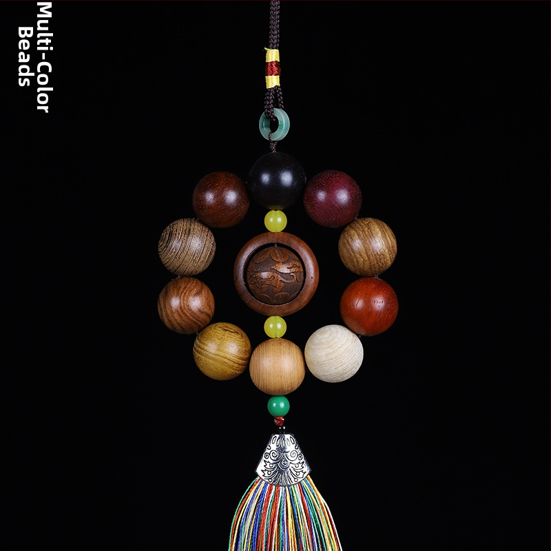 Дървена автомобилна висулка с мъниста от сандалово дърво – етно ретро стил, полирана, пролет 2023 г.