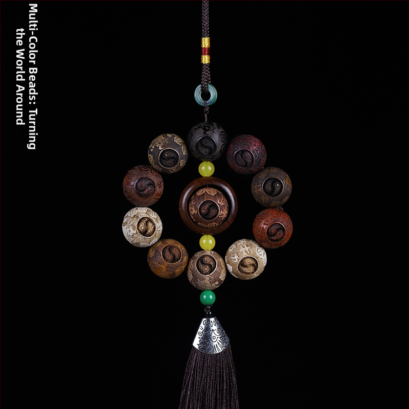 Дървена автомобилна висулка с мъниста от сандалово дърво – етно ретро стил, полирана, пролет 2023 г.