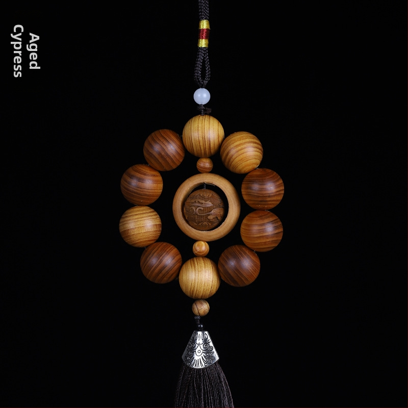 Дървена автомобилна висулка с мъниста от сандалово дърво – етно ретро стил, полирана, пролет 2023 г.