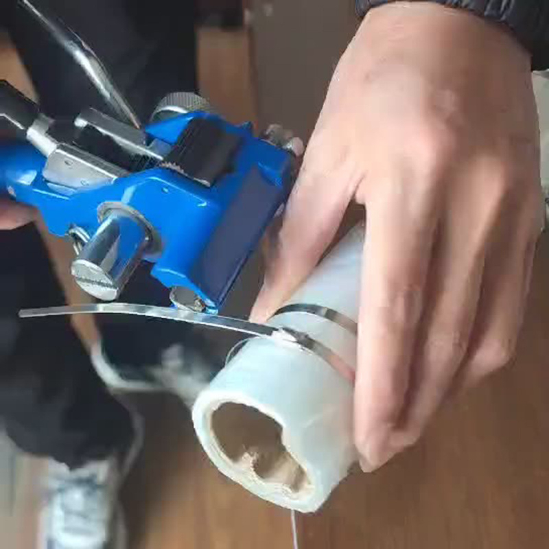 Roostevabast terasest kinnaslint – 400 kg tõmbe tugevus; rulli välimine diameeter 400 mm; rulli sisemine diameeter 85 mm; kasutus: raske pakendamine metallide, kivi ja puidu jaoks