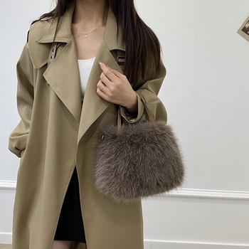 Női városi egyszerű stílusú táska, plüss anyagból, vízszintes négyszögletes forma, mágneszár, belső cipzáros zseb