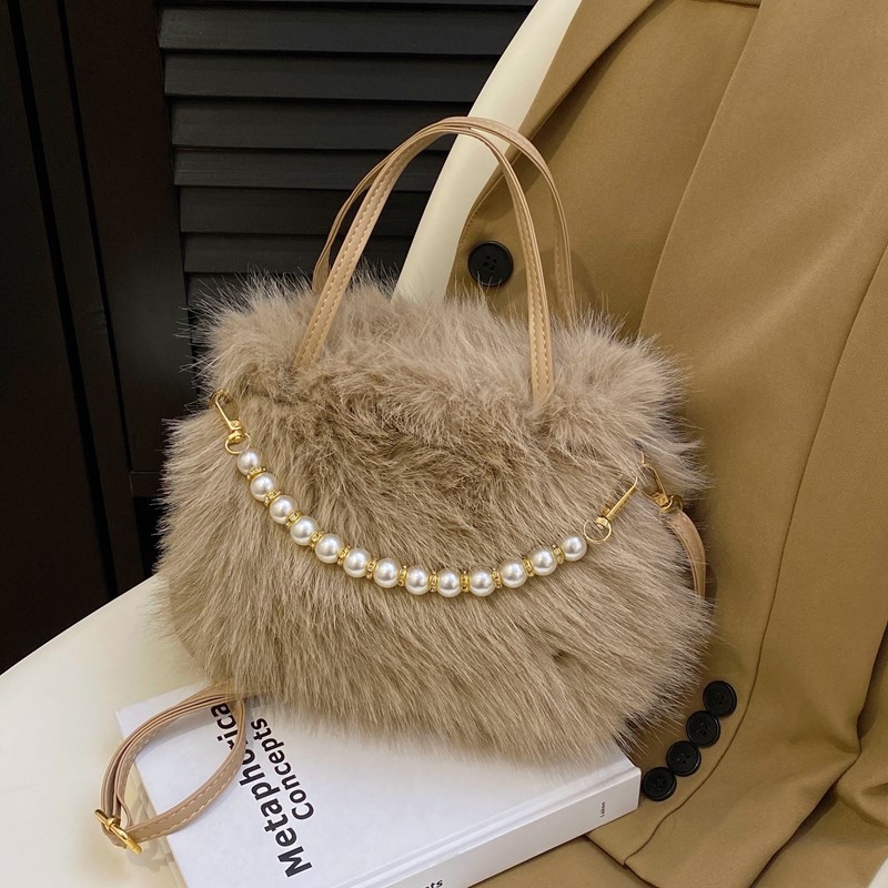 Női városi egyszerű stílusú táska, plüss anyagból, vízszintes négyszögletes forma, mágneszár, belső cipzáros zseb