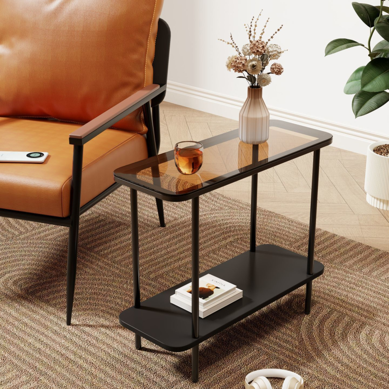 Kavos staliukas su medine rėme ir stikline viršuje, kubo formos, su saugojimo erdve, lengvas prabangos stilius