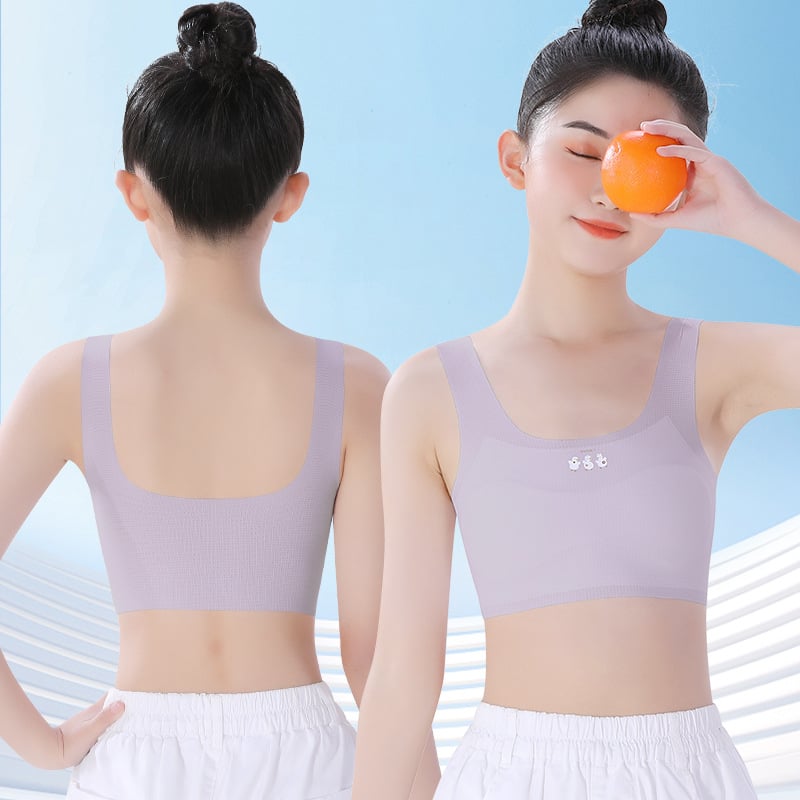 Meitenēm paredzēts apakšveļas komplekts attīstības periodam: bez piedurknēm krekliņš un treniņu krūšturis, neilona/elastāna maisījums 60%/40%, drošības līmenis A, bērniem no 8 gadiem, vasara 2025