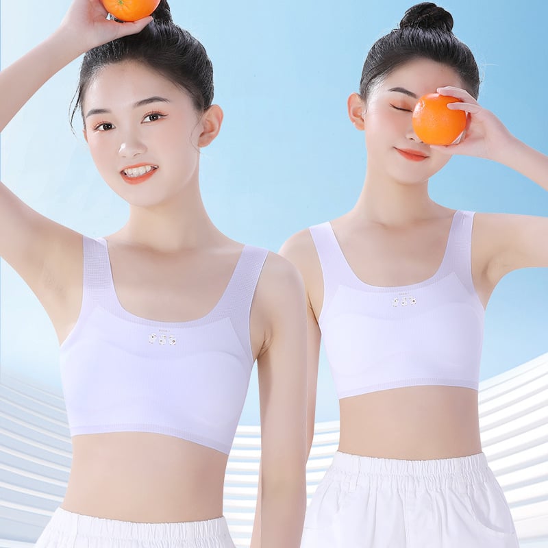 Meitenēm paredzēts apakšveļas komplekts attīstības periodam: bez piedurknēm krekliņš un treniņu krūšturis, neilona/elastāna maisījums 60%/40%, drošības līmenis A, bērniem no 8 gadiem, vasara 2025