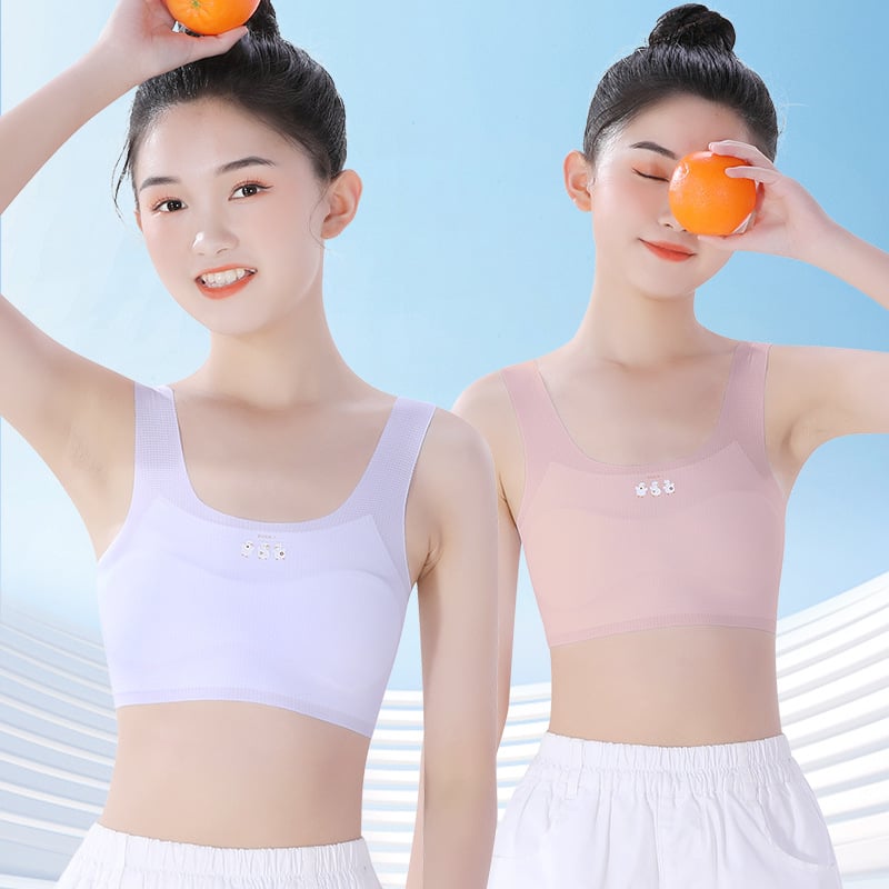 Meitenēm paredzēts apakšveļas komplekts attīstības periodam: bez piedurknēm krekliņš un treniņu krūšturis, neilona/elastāna maisījums 60%/40%, drošības līmenis A, bērniem no 8 gadiem, vasara 2025