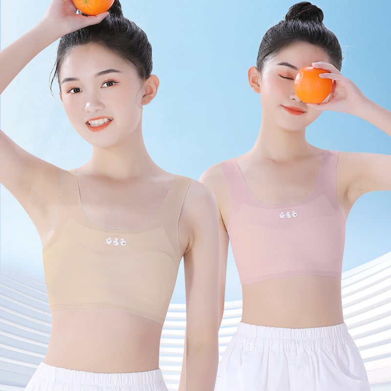 Meitenēm paredzēts apakšveļas komplekts attīstības periodam: bez piedurknēm krekliņš un treniņu krūšturis, neilona/elastāna maisījums 60%/40%, drošības līmenis A, bērniem no 8 gadiem, vasara 2025