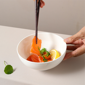 Japonų stiliaus porceleninė dubenėlis sriubai, ryžiams ir makaronams; tinkamas mikrobangoms; underglaze apdaila; apvalus kontūras; šiuolaikinis minimalistinis stilius