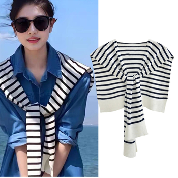 Adīts šalles stilā, ar svītrainu blokrakstu, divējāda izmantošana sievietēm – visu gadalaiku