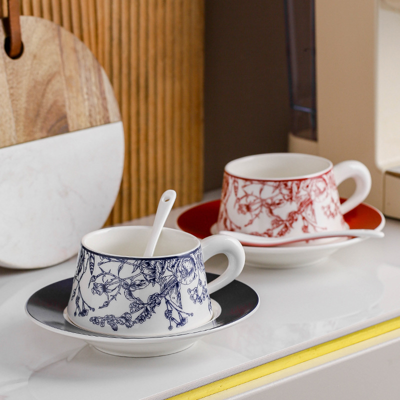 Keramički set šalice za kavu i tanjurić, lagan luksuzni retro stil, cvjetni uzorak, darovni paket za parove