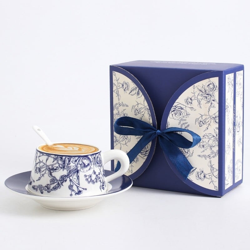 Keramički set šalice za kavu i tanjurić, lagan luksuzni retro stil, cvjetni uzorak, darovni paket za parove