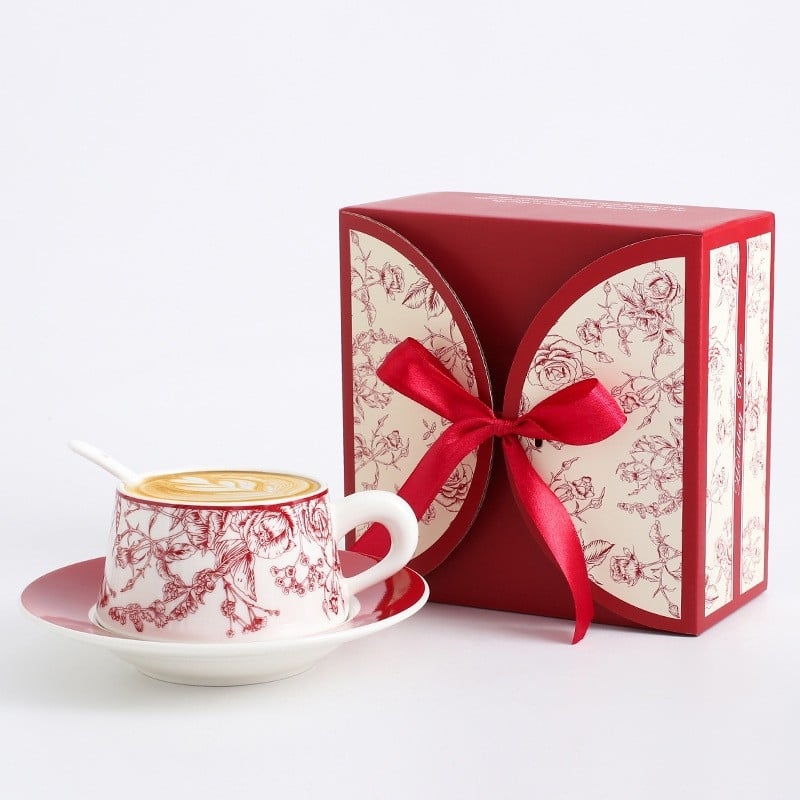 Keramički set šalice za kavu i tanjurić, lagan luksuzni retro stil, cvjetni uzorak, darovni paket za parove