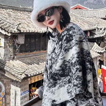 Sievietēm šalle-pelerīna no mākslīgā kašmīra, moderns stils, totem motīvs, adīta