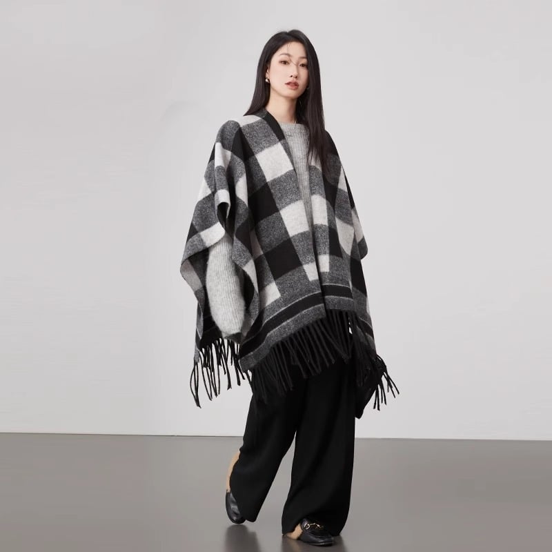 Sievietēm šalle-pelerīna no mākslīgā kašmīra, moderns stils, totem motīvs, adīta