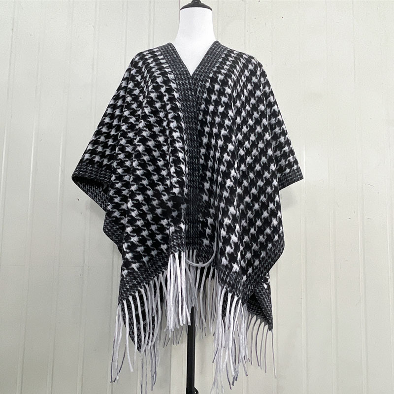 Sievietēm šalle-pelerīna no mākslīgā kašmīra, moderns stils, totem motīvs, adīta